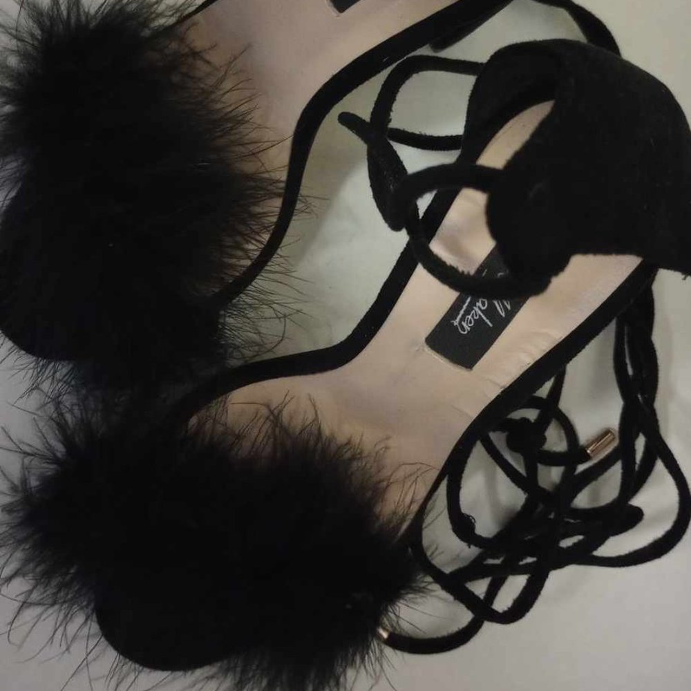 Black feather heels lace up 3-4 inch heels size 6